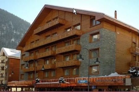 Le Petit Cervin Hotel Zermatt Luaran gambar A typical hotel in Les Saisies