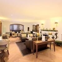 Le Petit Cervin Hotel Zermatt Luaran gambar The lounge at the airport