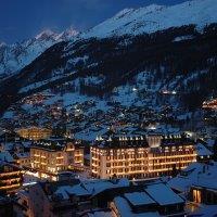 Le Petit Cervin Hotel Zermatt Luaran gambar The resort at night